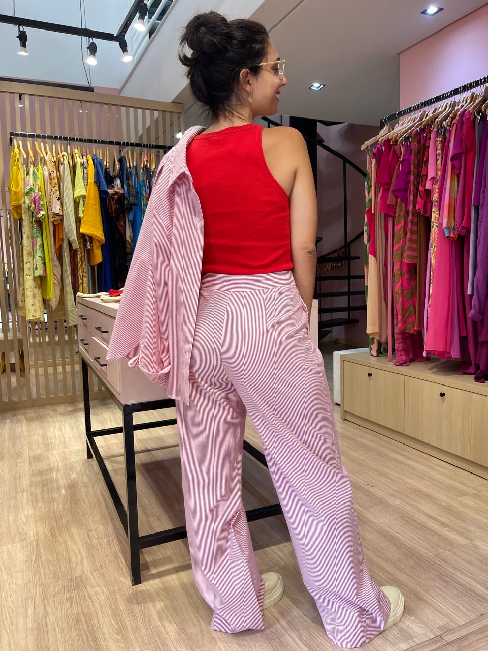 615831acbf6de6ee9c6e32f78a37ab56.jpeg Calça Reta Tricoline Listrada Alls - Imagem 4