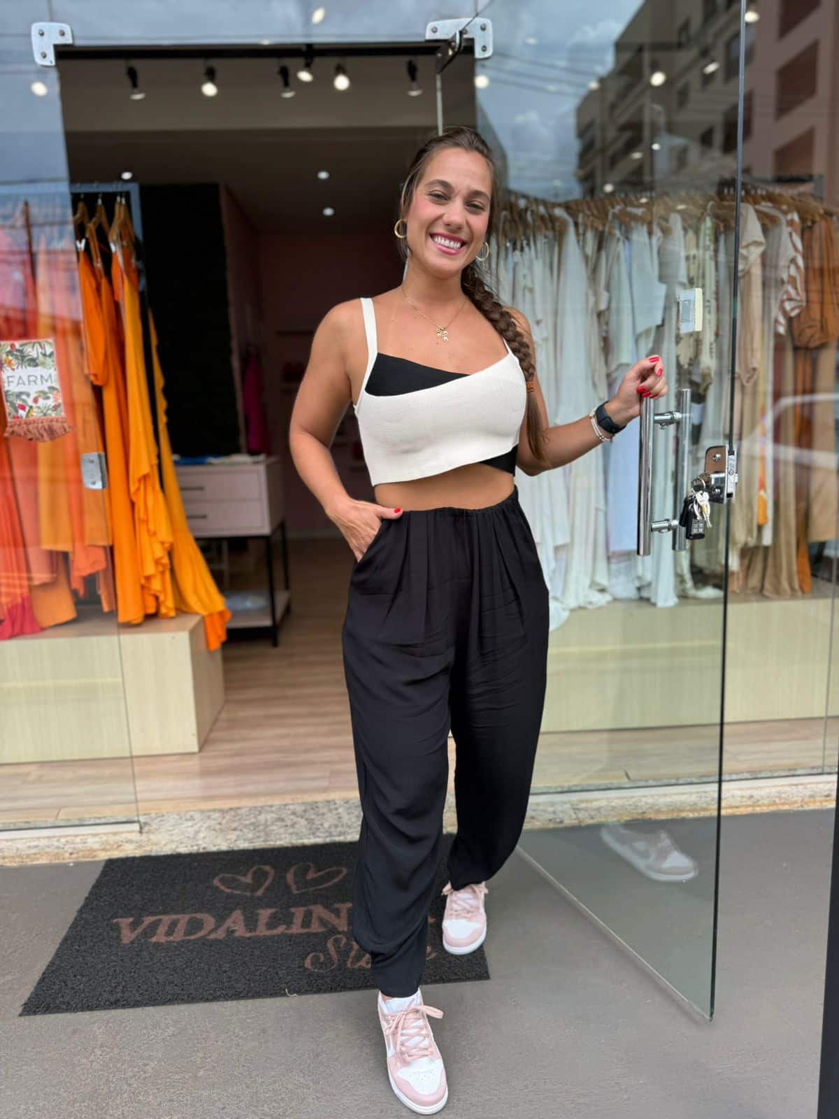 8adfba091dad73e51cda7258fc53ee47.jpeg Calça Viscose Com Pregas Na Barra Alls - Imagem 1