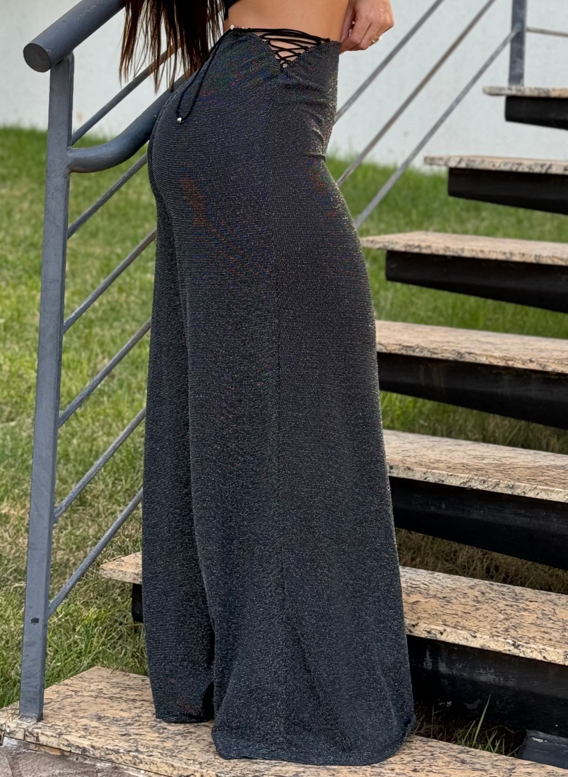 9244112dae5411df1be591d26226f49d.jpg Calça Pantalona Cut Out Amarracao Lurex Prata - Imagem 4