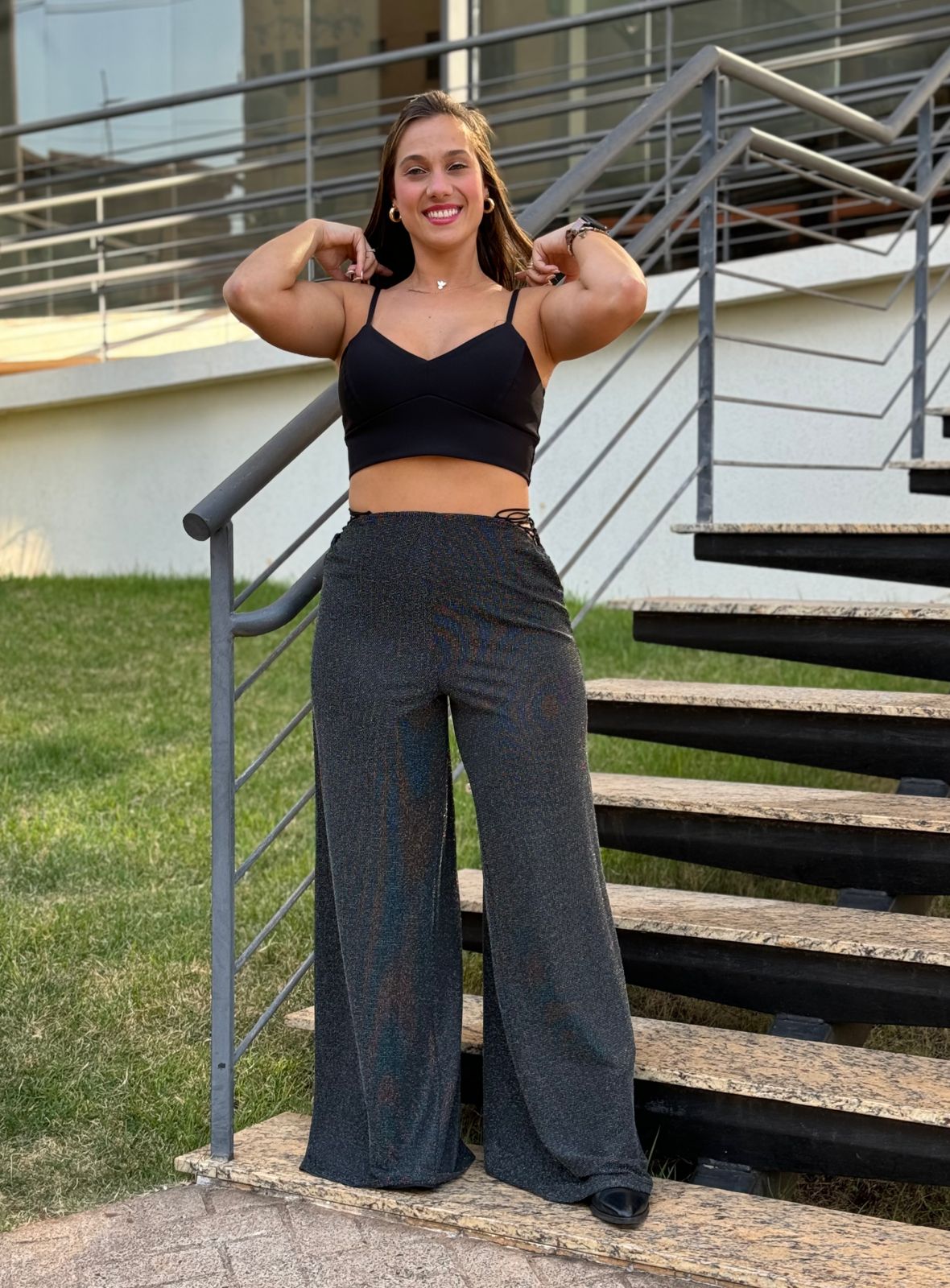 a527982ce249bb2f9b3bb870335fb089.jpg Calça Pantalona Cut Out Amarracao Lurex Prata - Imagem 2