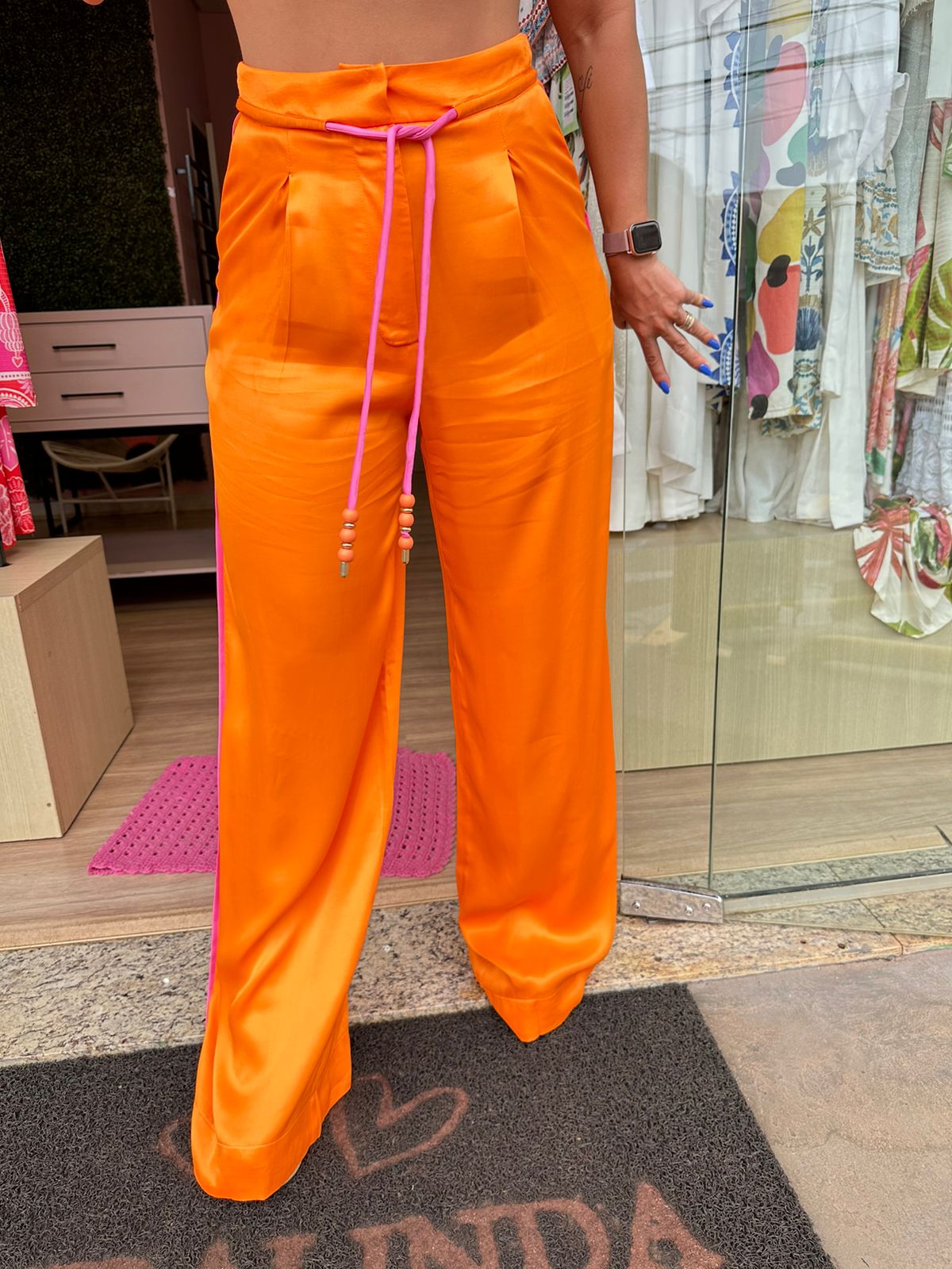 d3e1c67075e9eb759e6dd64bcf75816a.jpeg Calça Pantalona Bicolor - Imagem 2