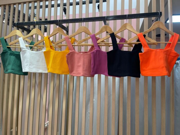 Cropped canelado regata