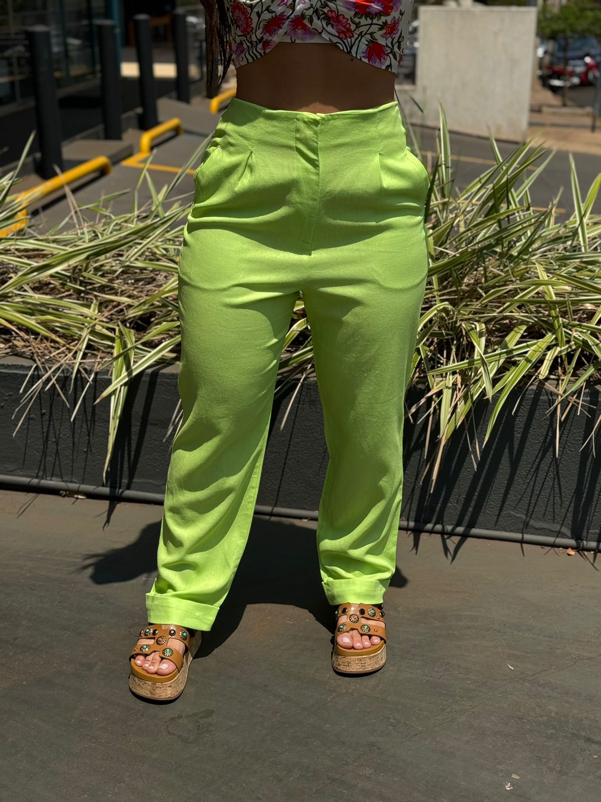 26b5b5a52b99d1e39e5f5cd494d6865d.jpg Calça Alfaiataria  Linho com pregas - Imagem 4