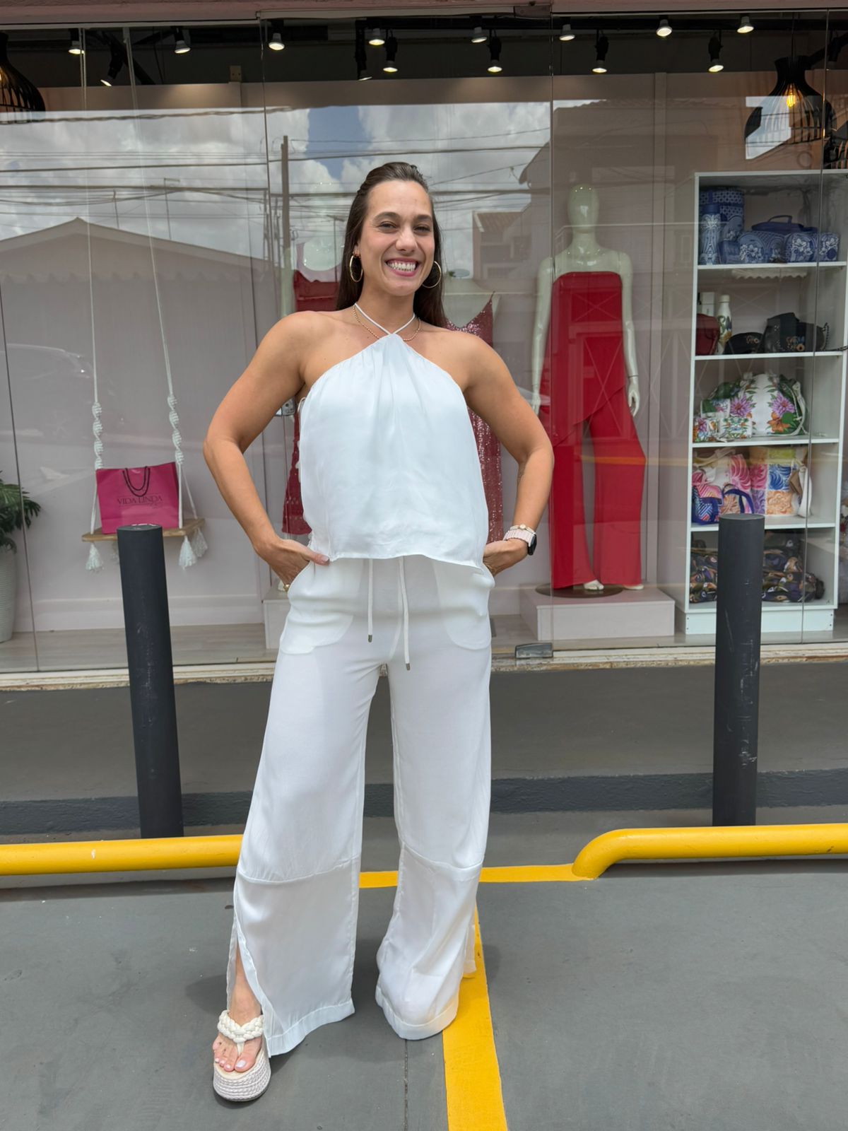 Calça Reta Com Recorte e Fenda - Imagem 5