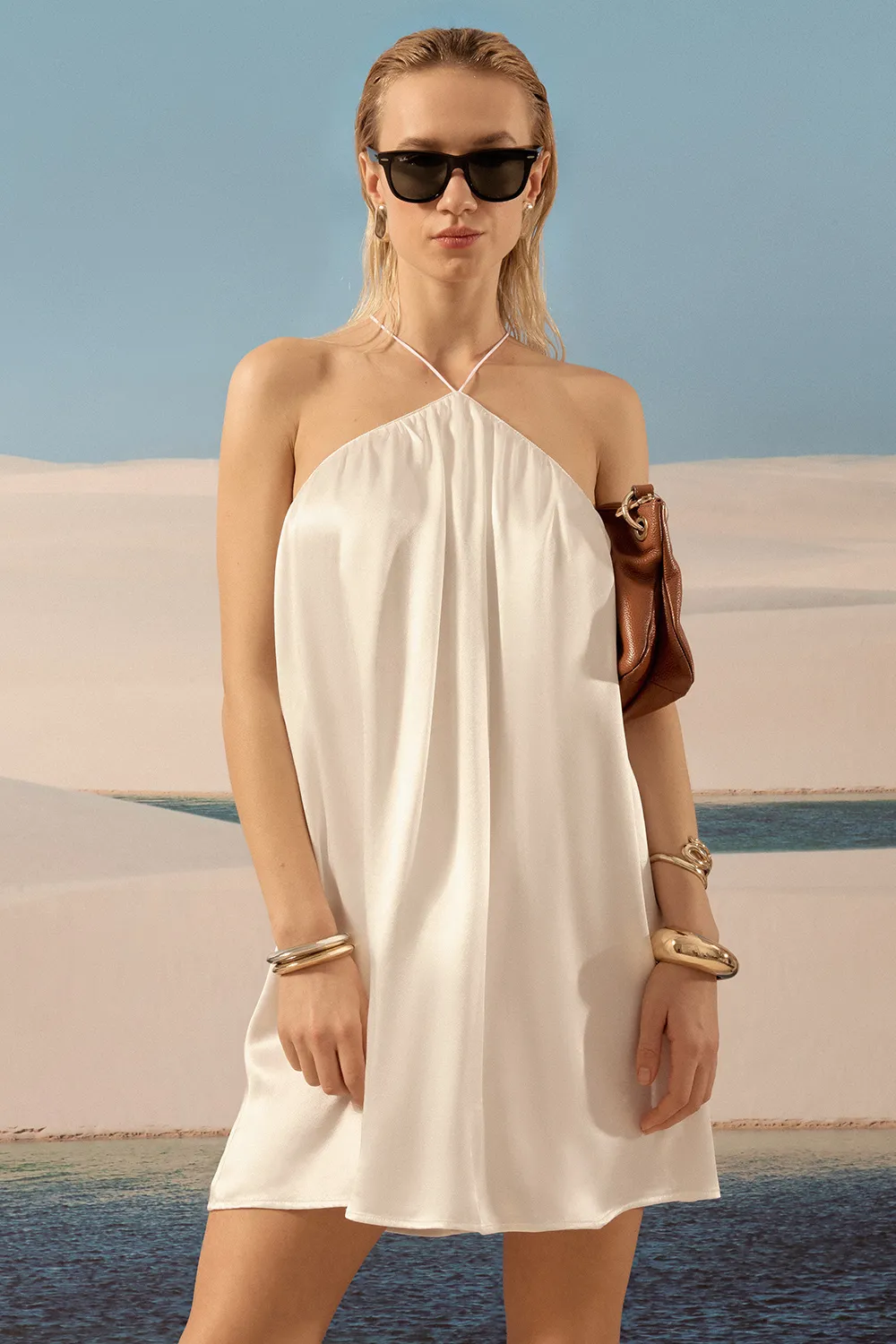 67ec89d7826b0e397fef4ec4473a461b.webp Vestido Curto Walter Neck - Imagem 1