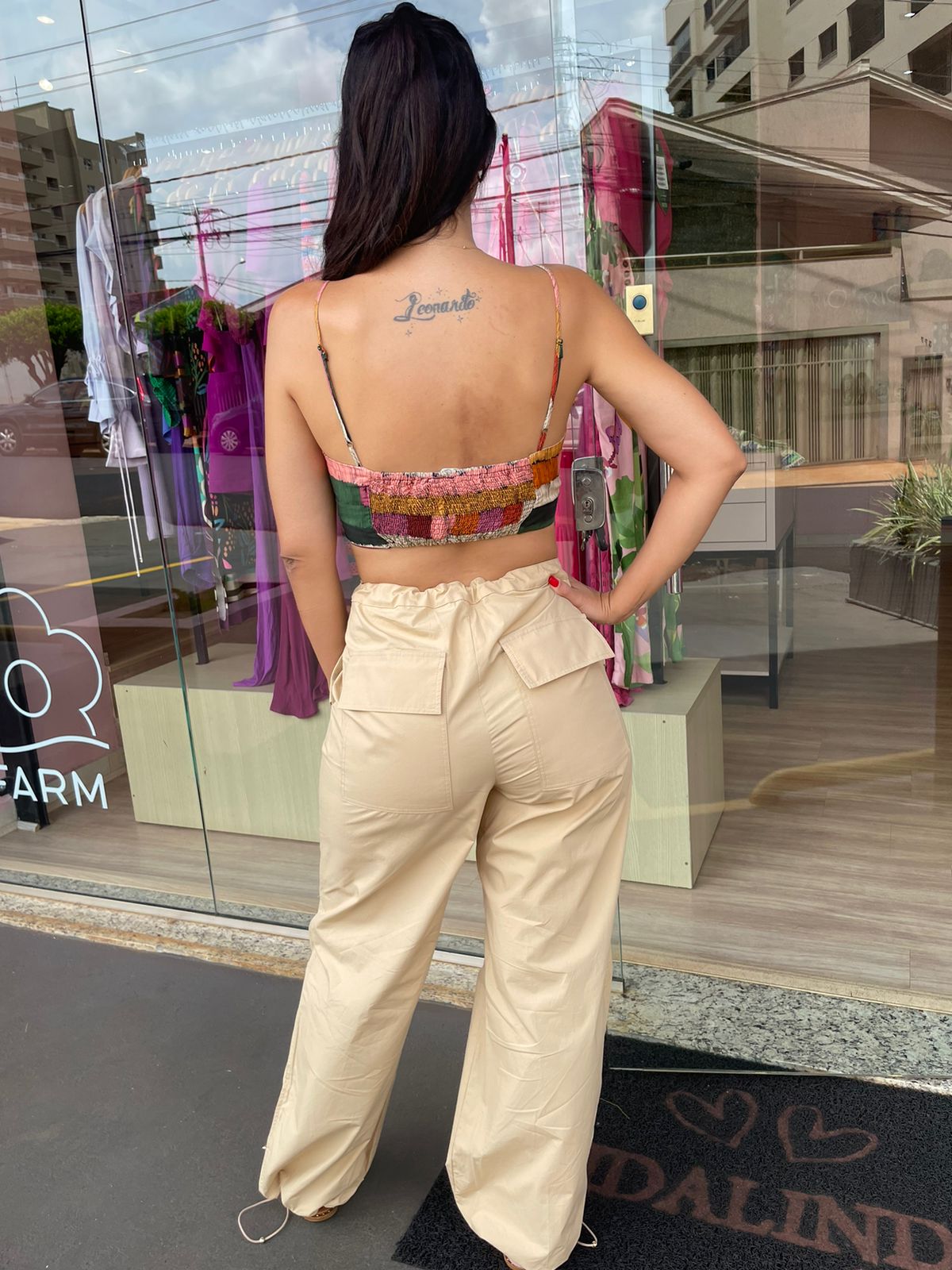 899ea16bb717634df93d13814fcf48ef.jpeg Calça Pregas Com Ajuste Na Barra - Imagem 5