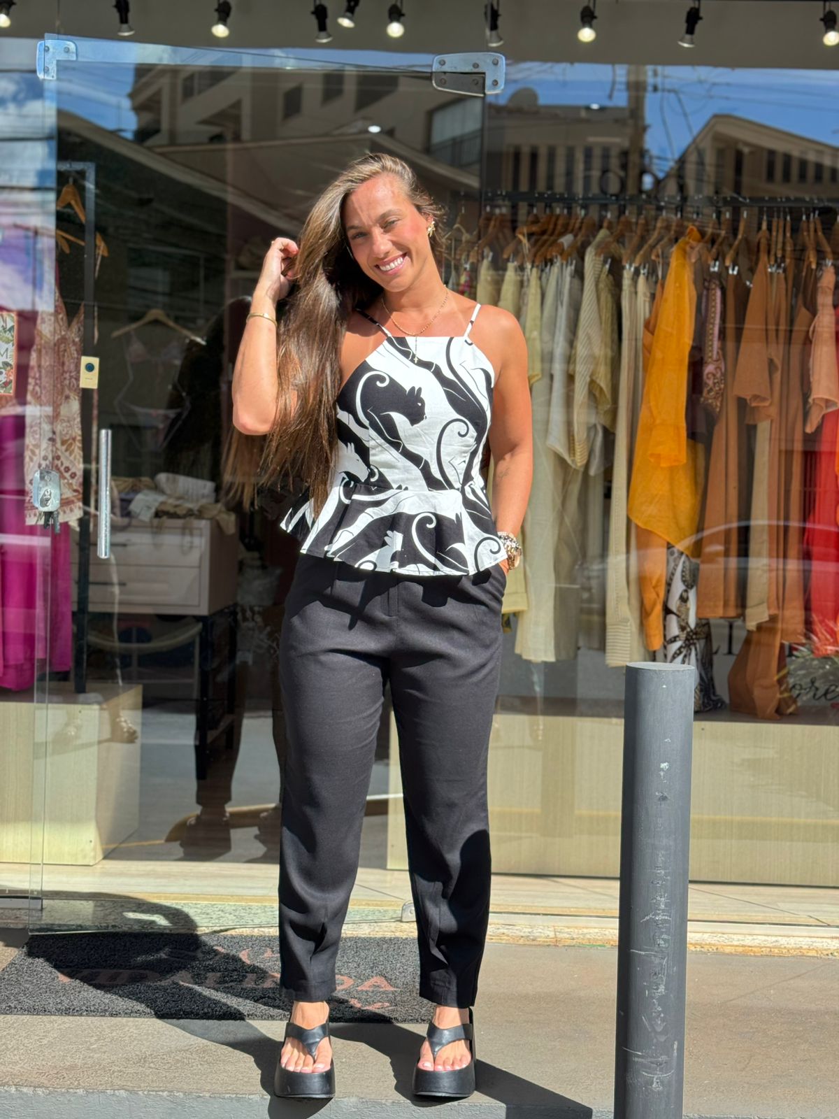 b4aea93ca030b5980745cf80d65eb075.jpeg Calça Paula Linho - Imagem 3