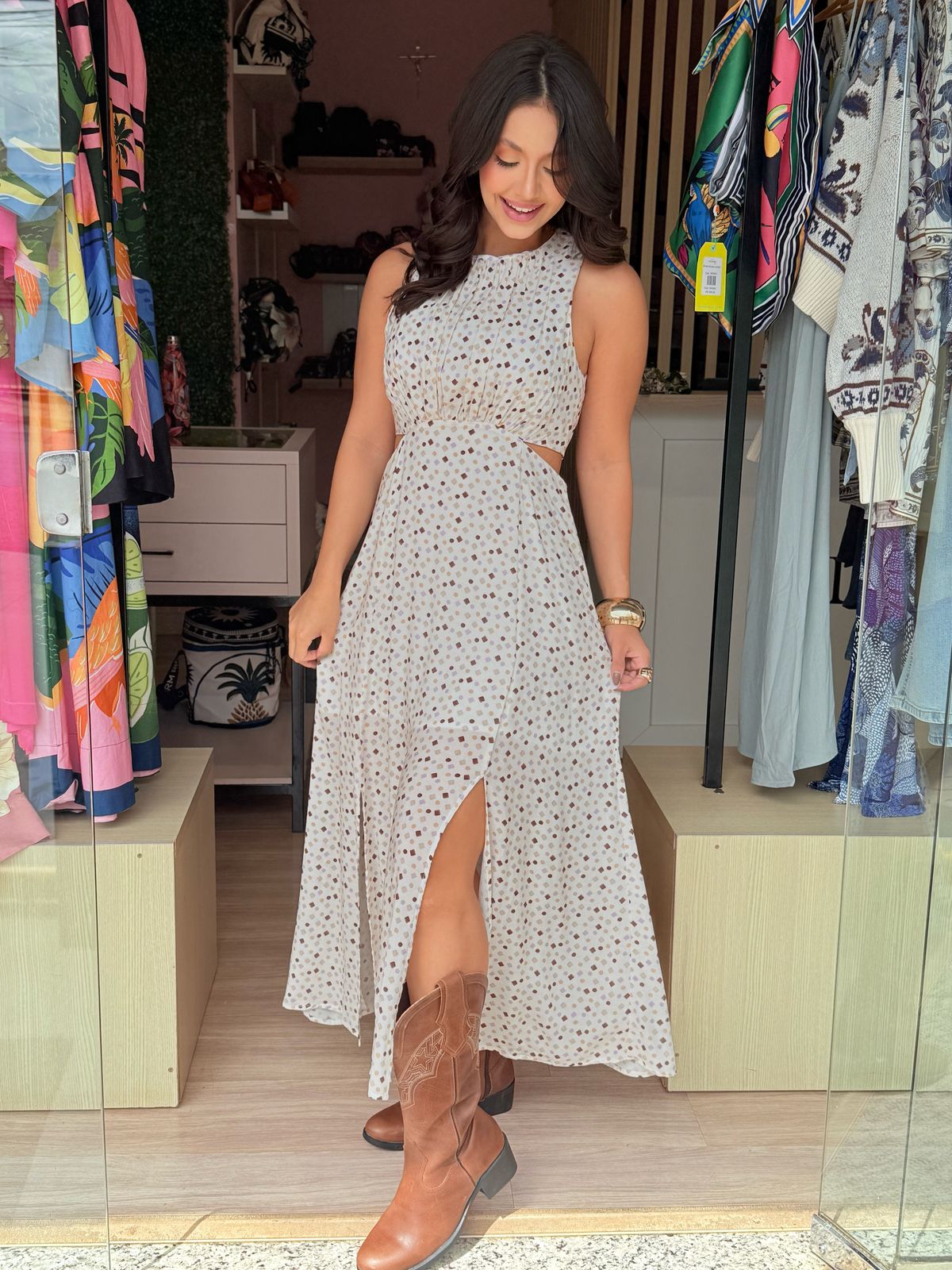 ff8df41f3fdd0e4d4c8ab98889364676.jpg Vestido Abertura Cintura e Fenda Estampa Bege - Imagem 2