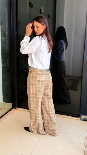 Blusa Cropped Tricot Gola Alta Manga Ampla - Imagem 3