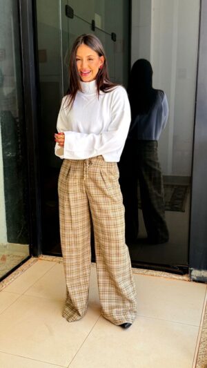 Blusa Cropped Tricot Gola Alta Manga Ampla - Imagem 2