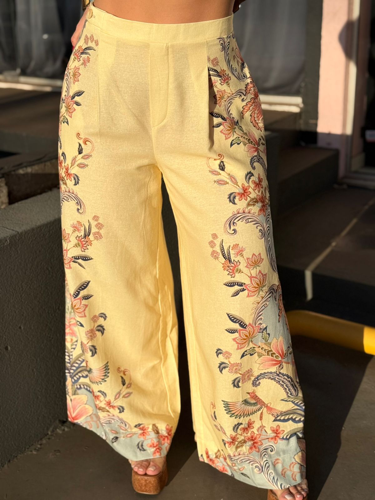 9a1e9ce7af7fa94224644d8bdc3955d0.jpg Calça Reta Encanto Boho - Imagem 2