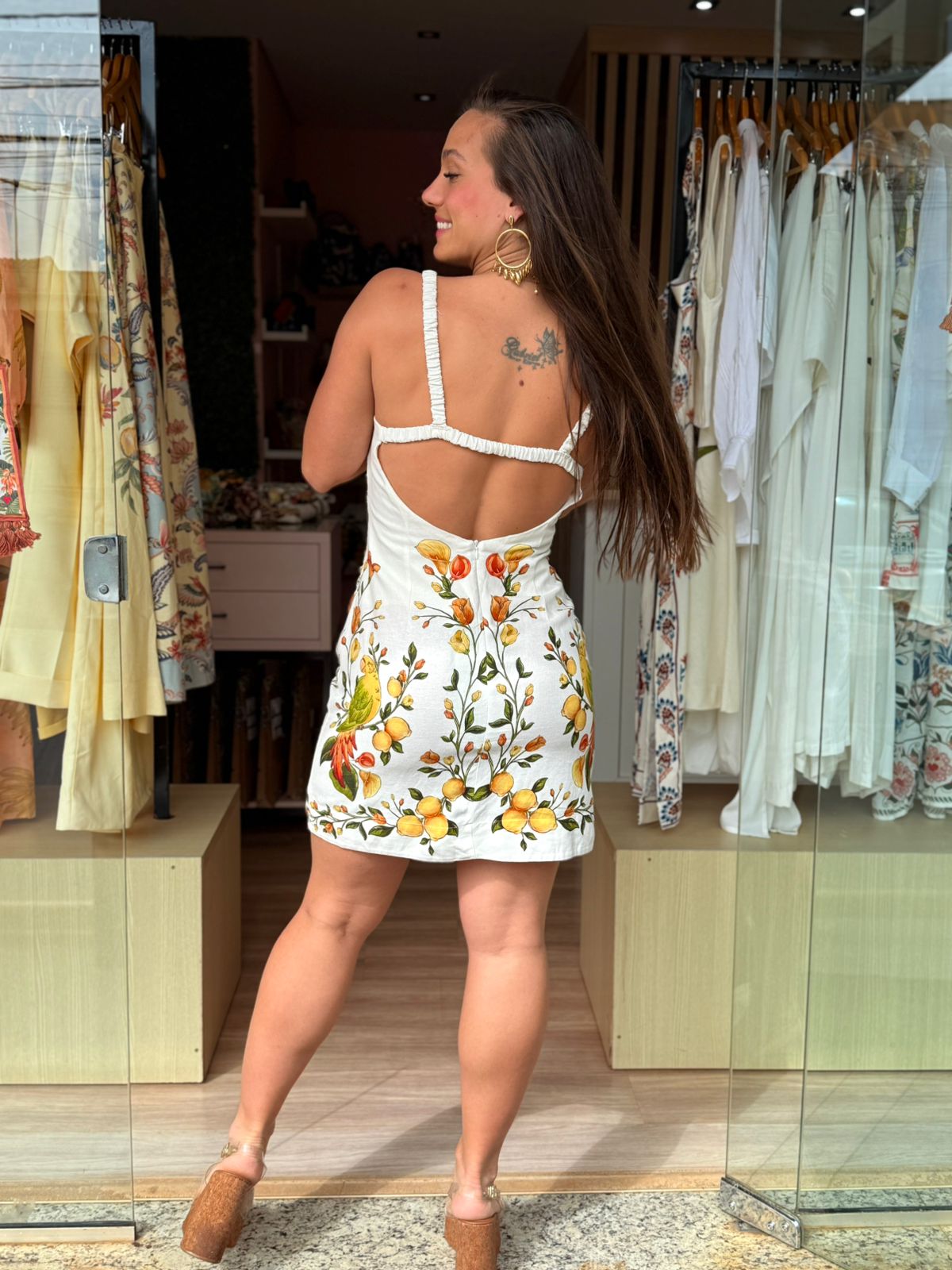 d83e7fd385104943ed0fdd29454a3b99.jpg Vestido Curto Bosque Chic - Imagem 2