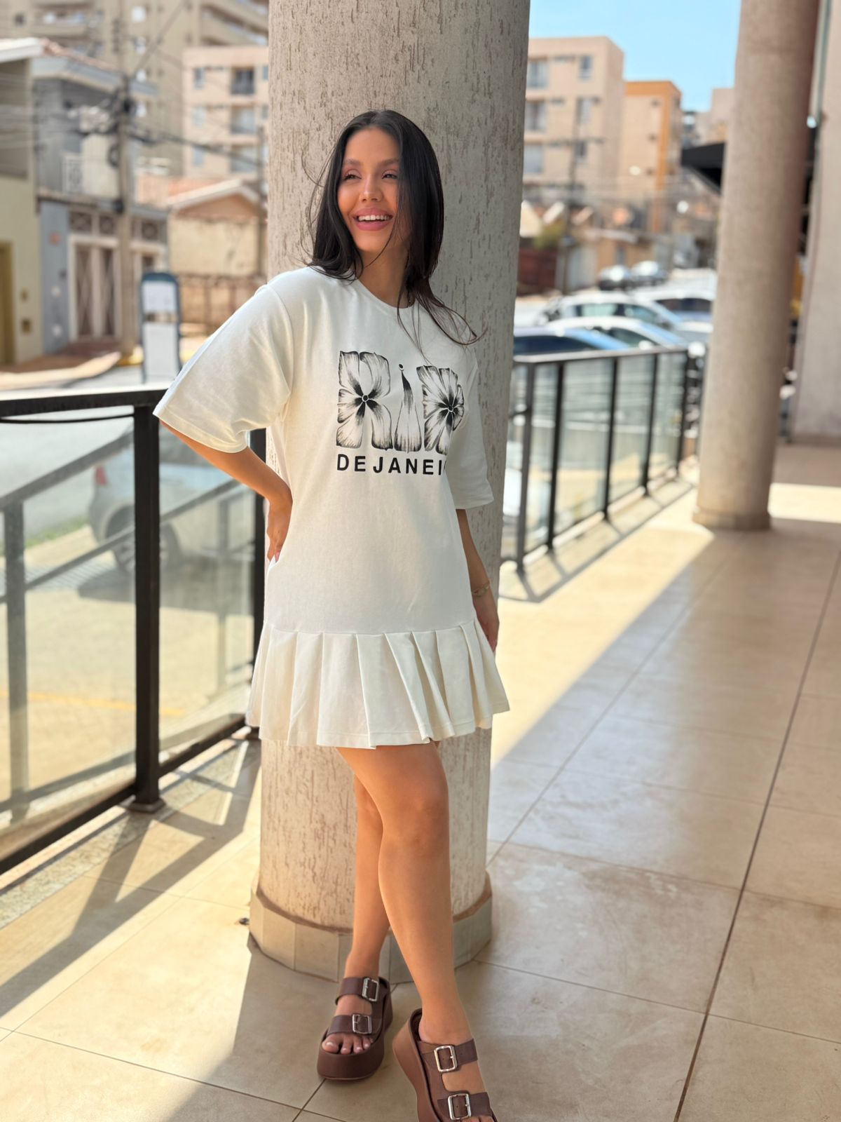 18be740796da38230b229c281c726136.jpg Vestido Curto Pregas Rio Flor Off White FARM - Imagem 2