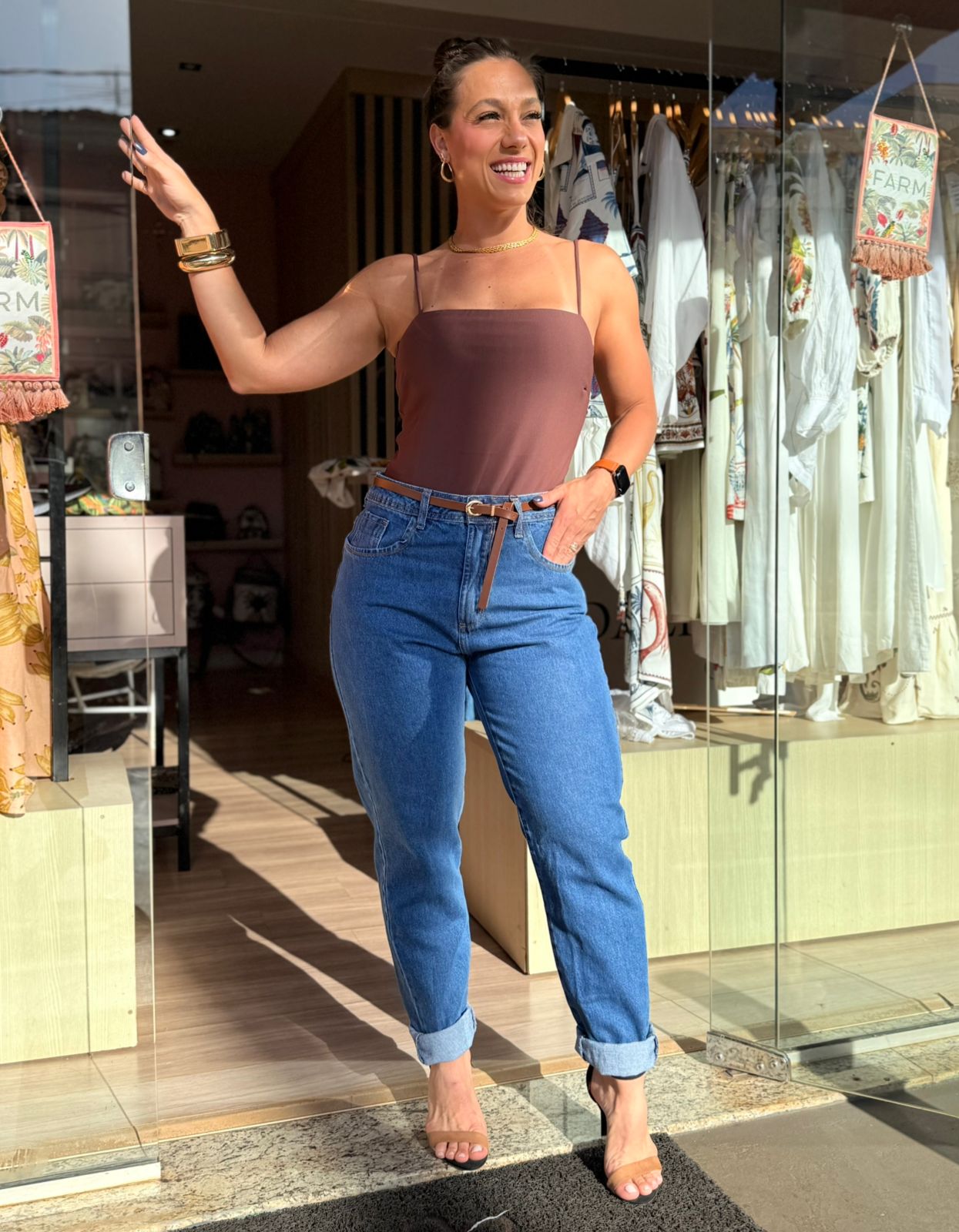 427f2d5f0207d013bd2cdf1b668d54de.jpg Calça Mom - Imagem 1