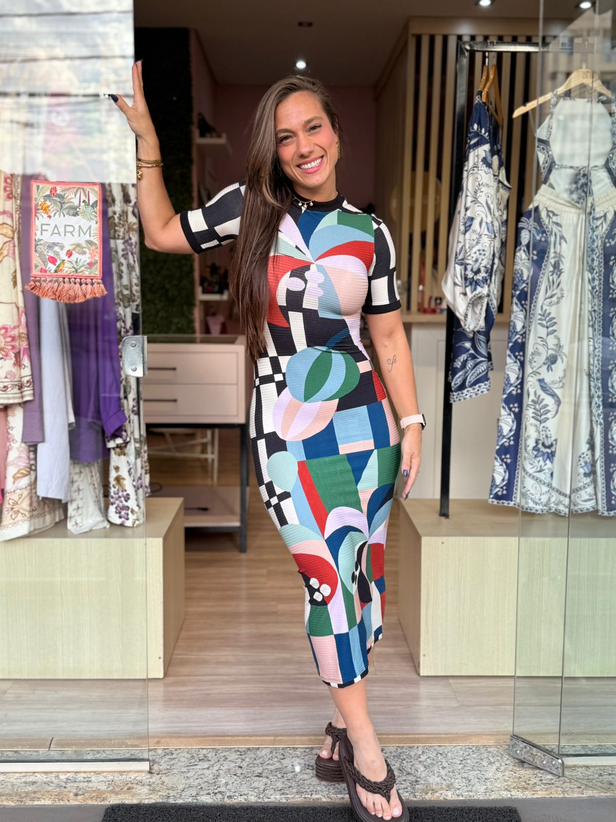 7768056b52adefe873276995126c3e10.jpg Vestido Midi Recanto Dos Coqueiros FARM - Imagem 1