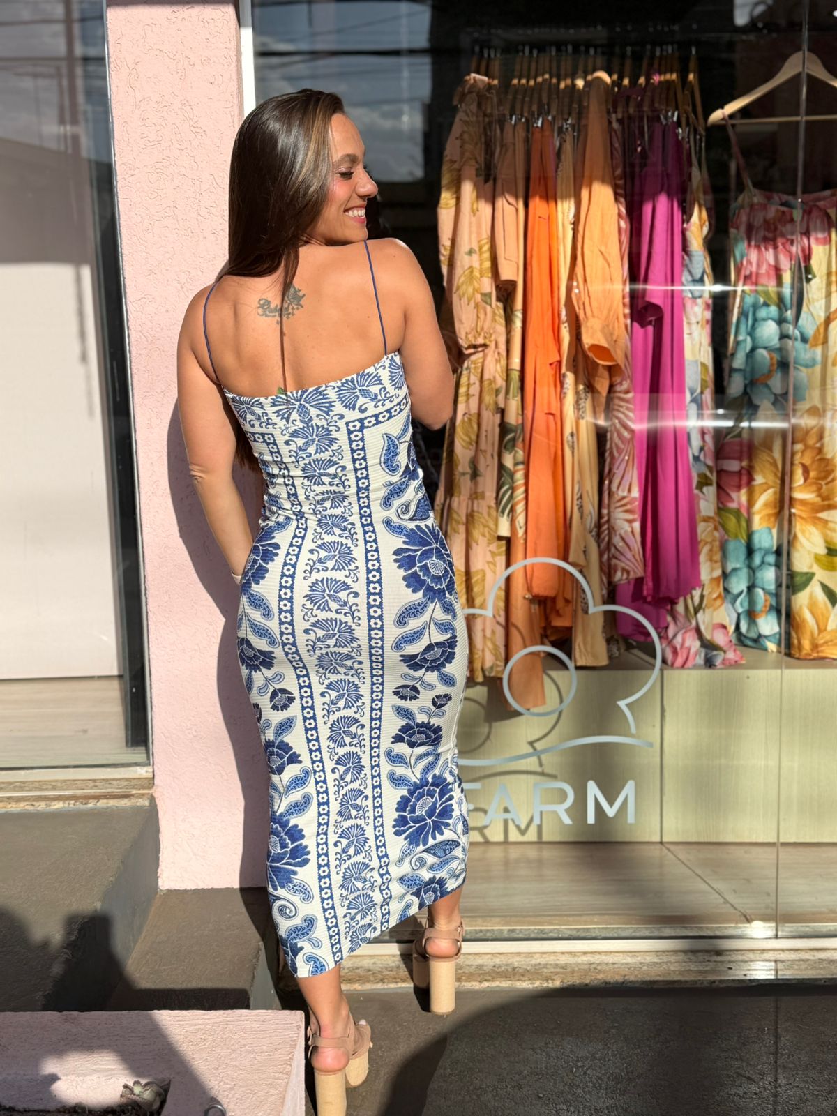 ee0a07a235780b6bc8c029fec35e7fb6.jpg Vestido Midi Valentina FARM - Imagem 2