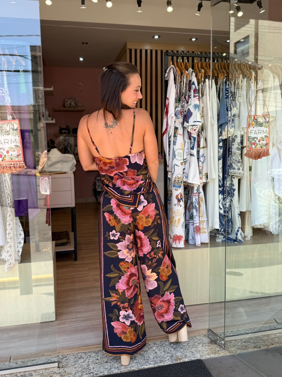 7705934f4cd7862659a2be16842d7f51.jpg Calça Floral Cleo FARM - Imagem 2