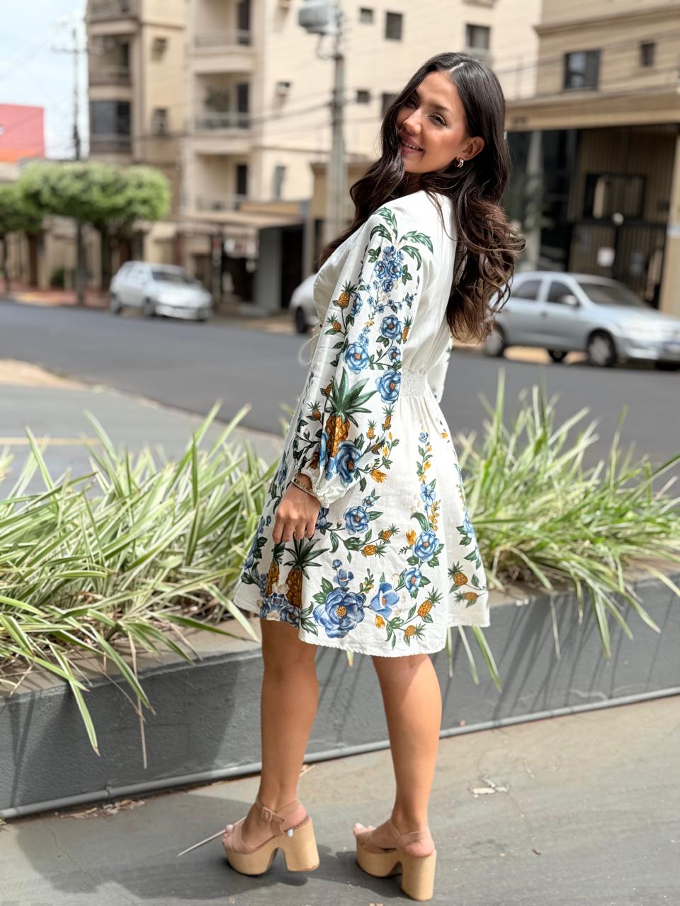 7efcaf7edaae83abafad92ffbca2b0a6.jpg Vestido Curto Floral Penelope E FARM - Imagem 3