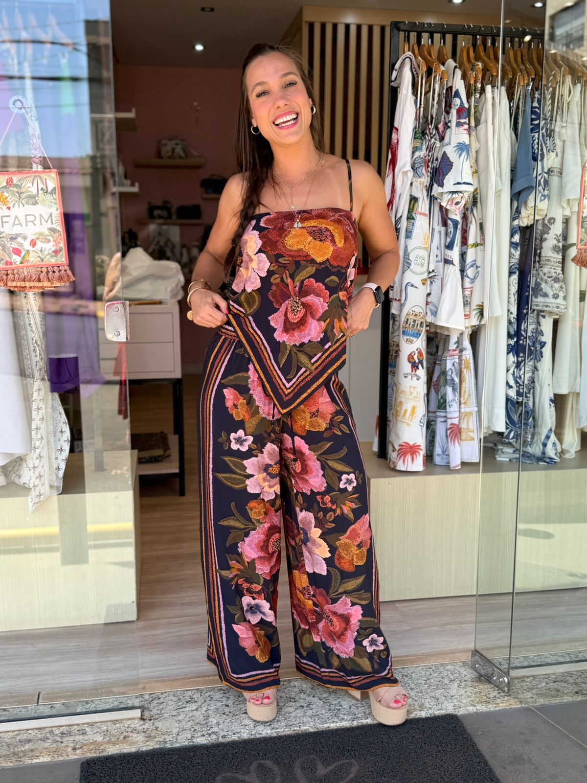 c95c39cf6e3f538f7b667996fa633e31.jpg Calça Floral Cleo FARM - Imagem 1