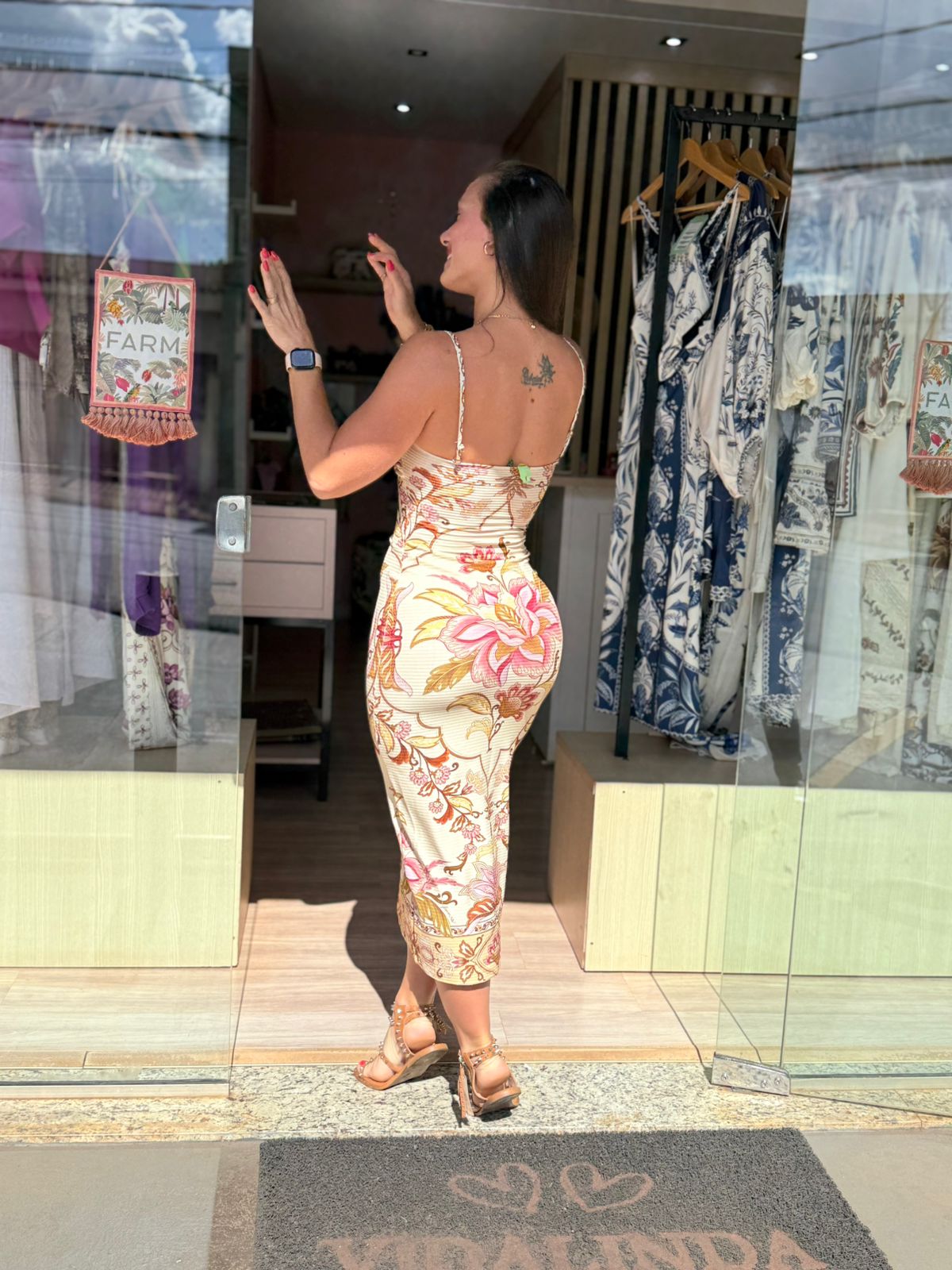 f622e85aabeb73bc72dcfcaddb239bbb.jpg Vestido Cropped Jardim Majestoso FARM - Imagem 3