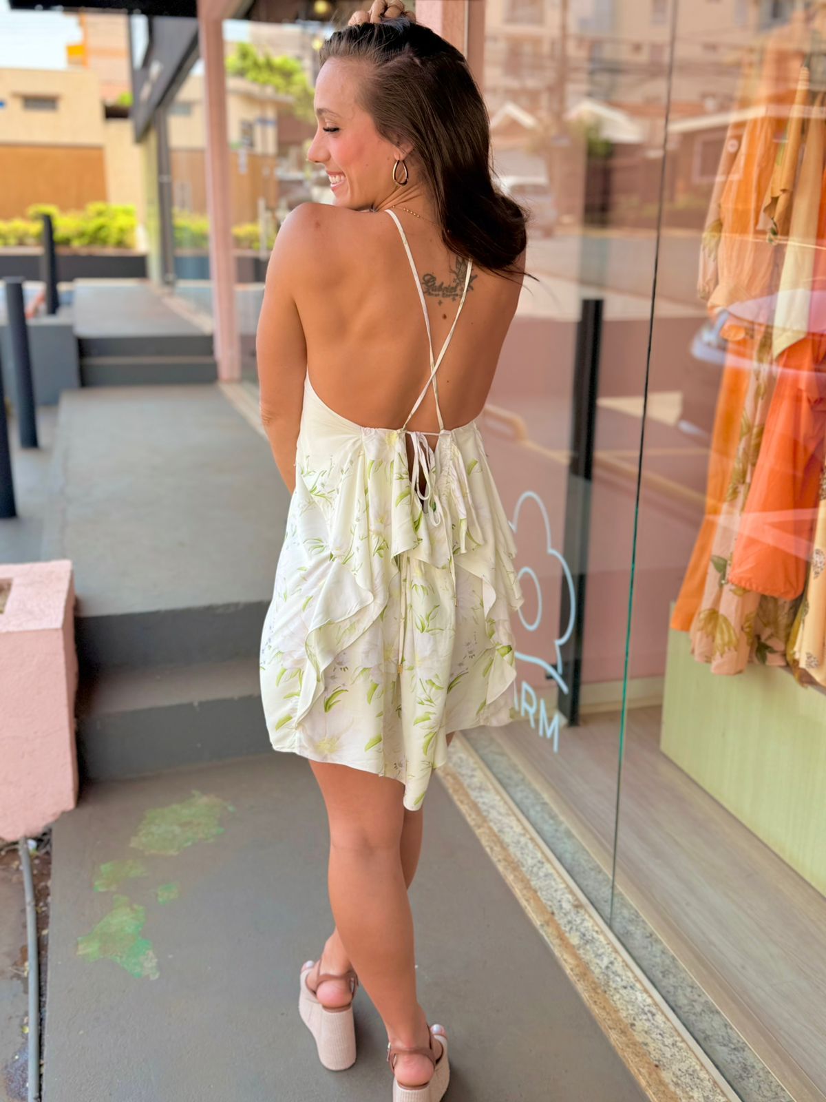 3c3da93f6d311d305cb75e55a2b00136.jpg Vestido Curto Gabrielle | FARM - Imagem 4
