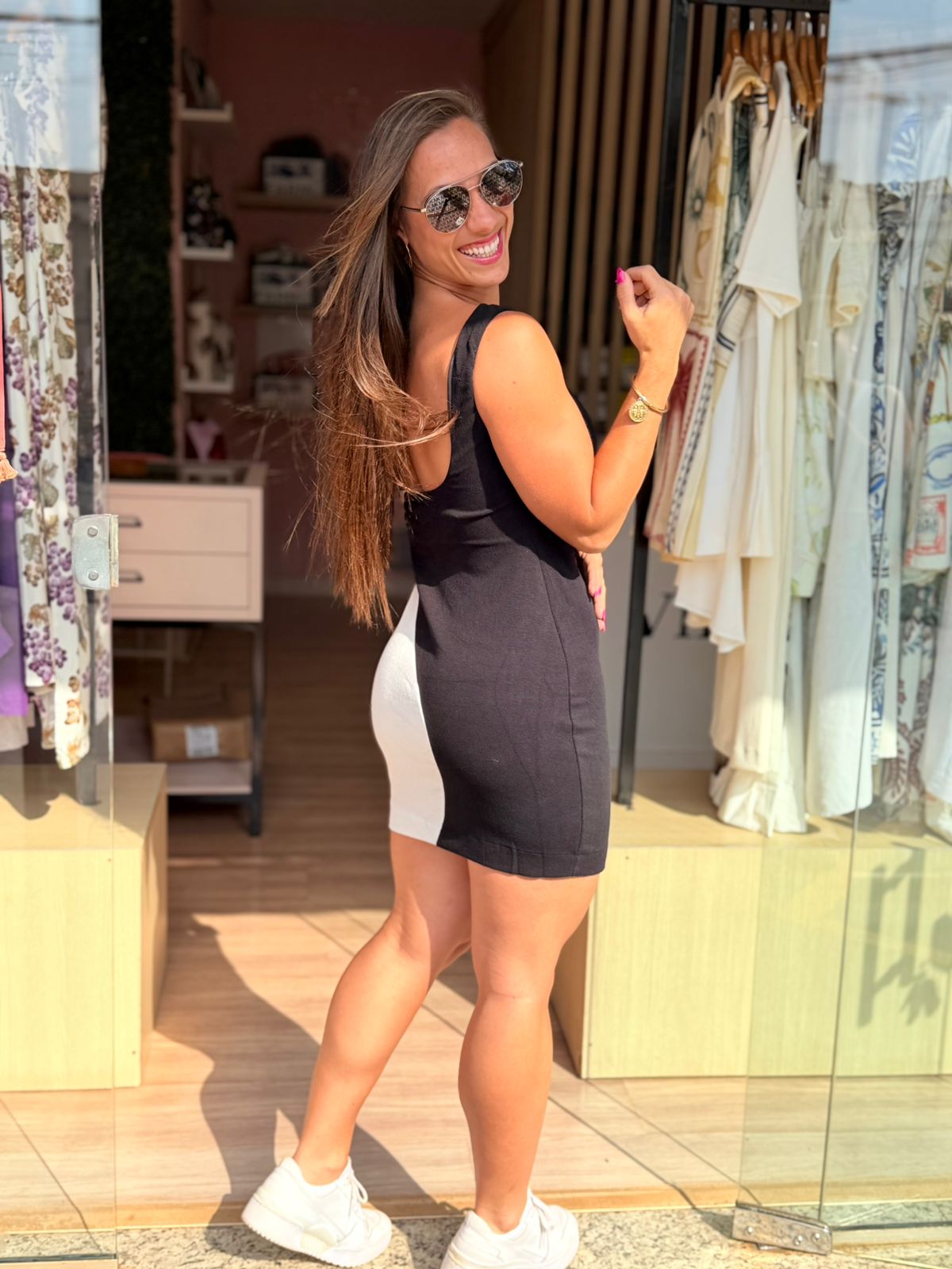 6d80e6ecbe5d083c1eb64ade39233e69.jpg Vestido Curto Patch Ondas - Imagem 3