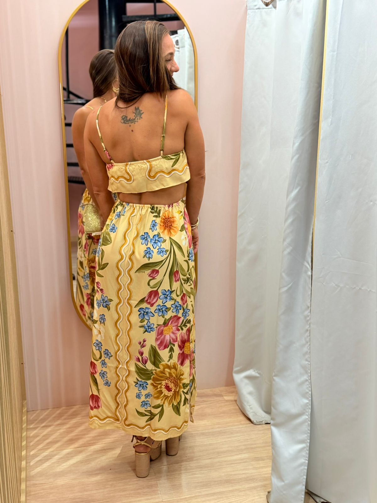c09c962467616ade1241afbac3c1d2d3.jpg Vestido Midi Floral Mari FARM - Imagem 2